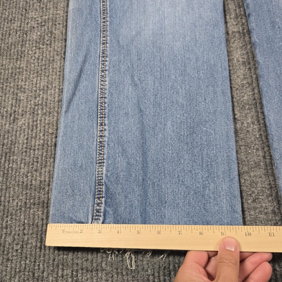 Wrangler Jeans Mens 40x32 Light Wash Relaxed Bootcut Denim Frayed Hem 38x30 - Picture 7 of 13